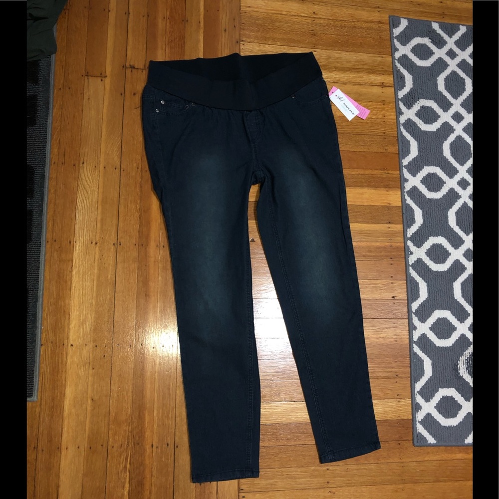 NWT Women’s Oh Mamma maternity jeans